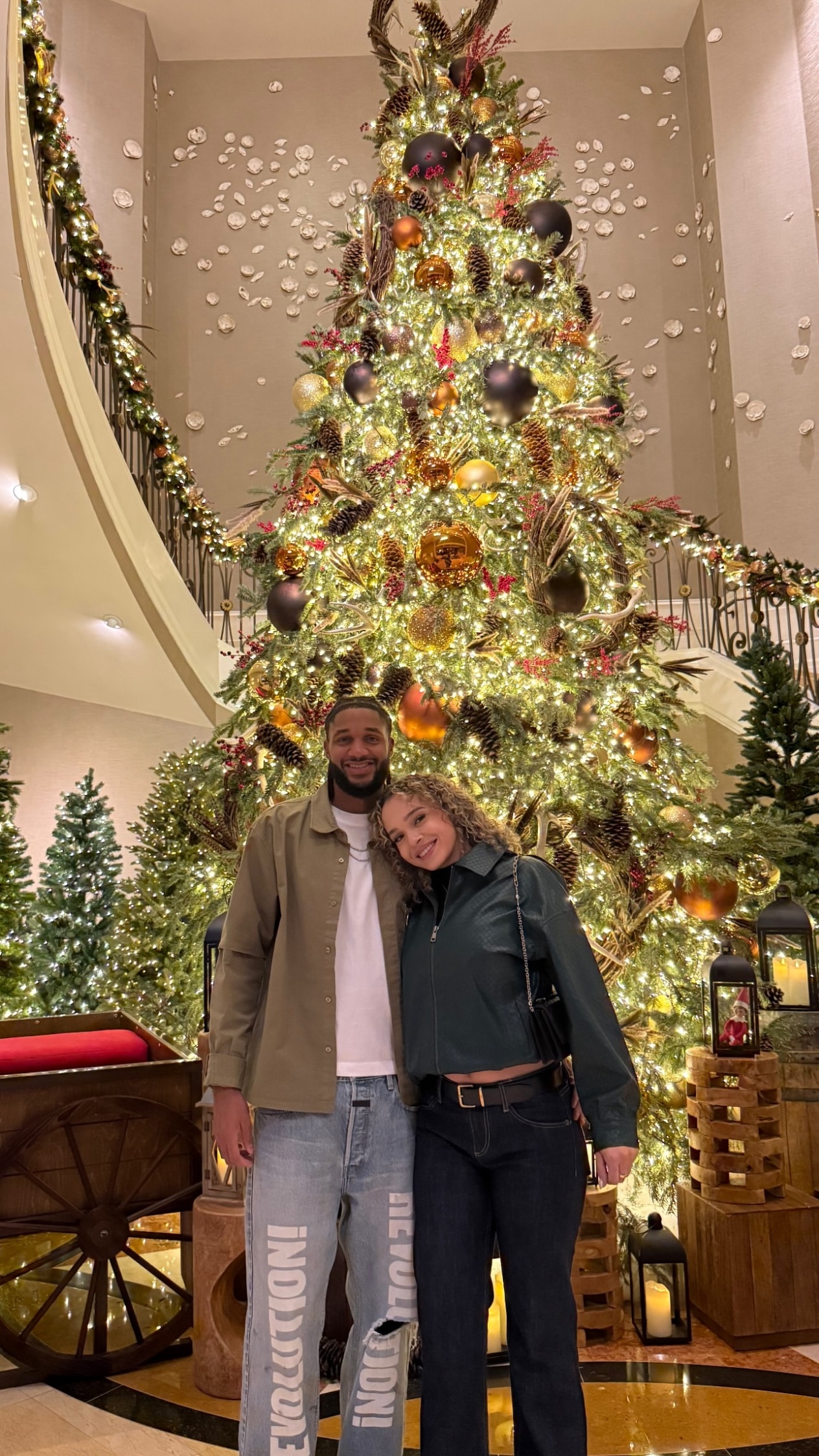 以赛亚乔和女友两人今天与乔的家人们见面马刺终结雷霆16连胜雷霆