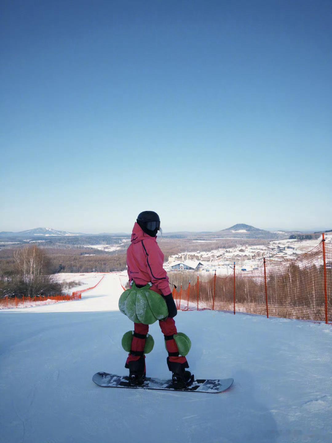 关晓彤带上屁垫挑战滑雪关晓彤滑雪挑战OK啊 