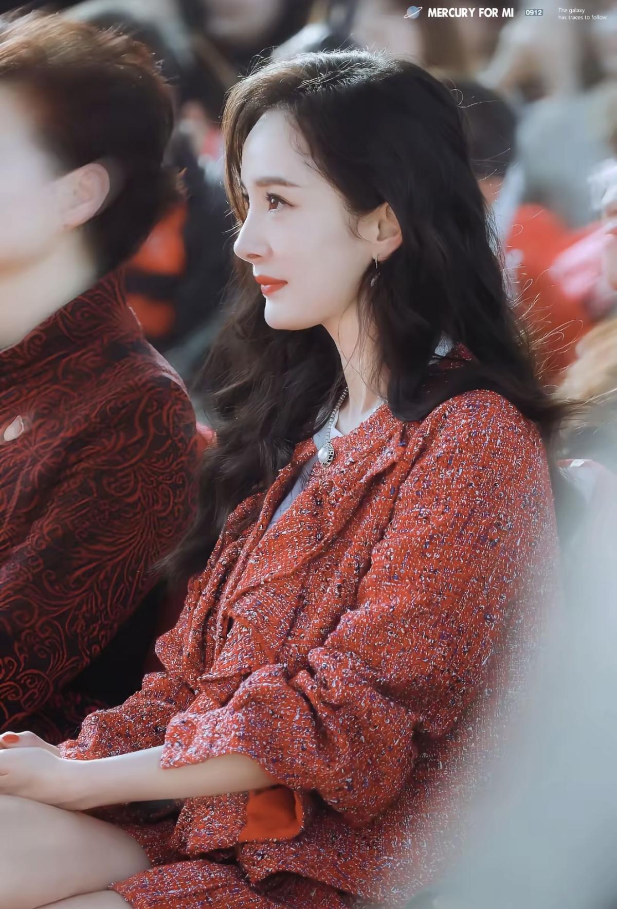 杨幂的每一次亮相，都让人眼前一亮[比心]镜头偏爱杨幂，每一帧都是无法复刻的心动瞬