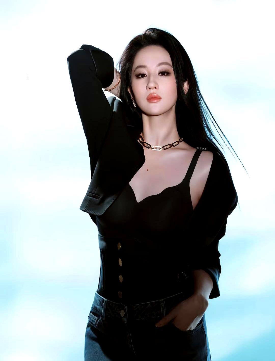 真正的高级感，从来不需要靠昂贵的价格来堆砌。
 
刘亦菲这次代言猫人，用一张清冷