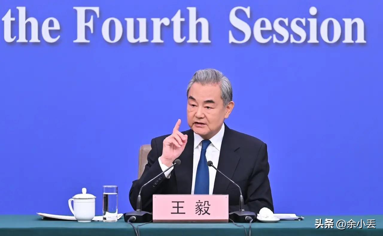 日本彻底死心！王毅外长重磅发声，句句硬气
 
3月8日，王毅外长就中日关系正面表