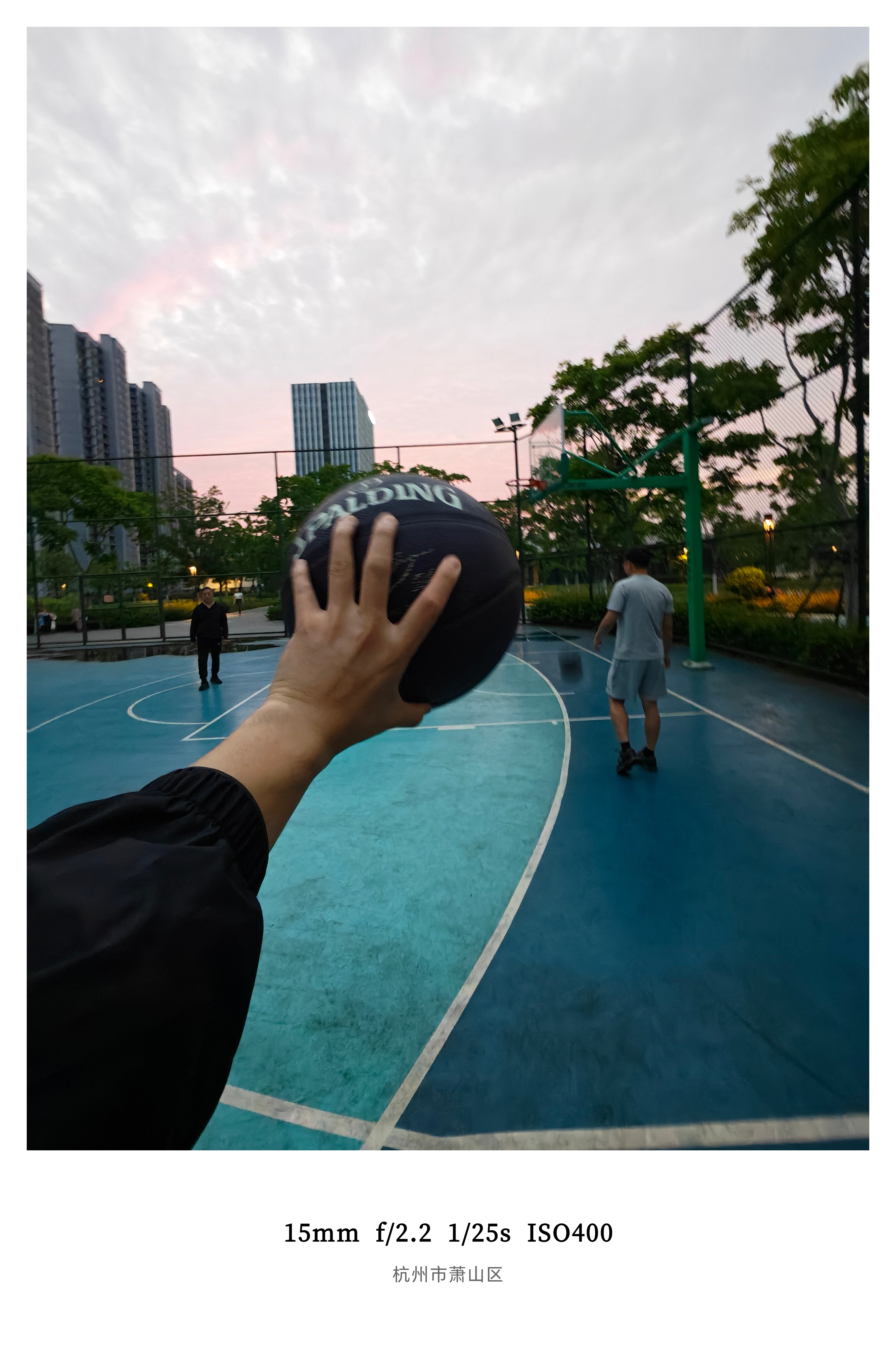 是男人现在就飞回来打球