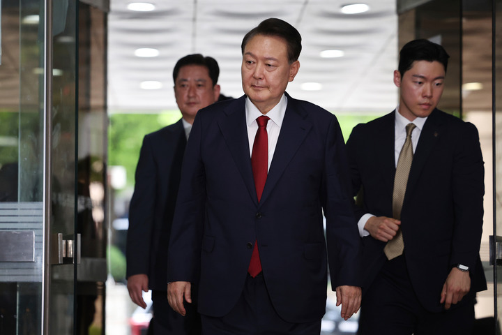 【韩媒：#韩法院判处尹锡悦因戒严赔偿民众#】据韩联社7月25日报道，韩国法院25