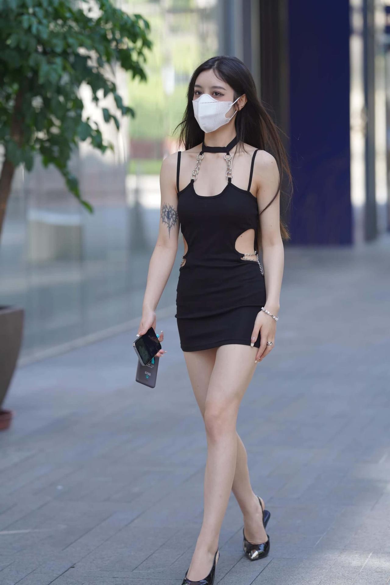 黑色系更显身材
分享美女穿搭服饰 分享街拍小姐姐 街拍美女好身材 分享街拍女孩