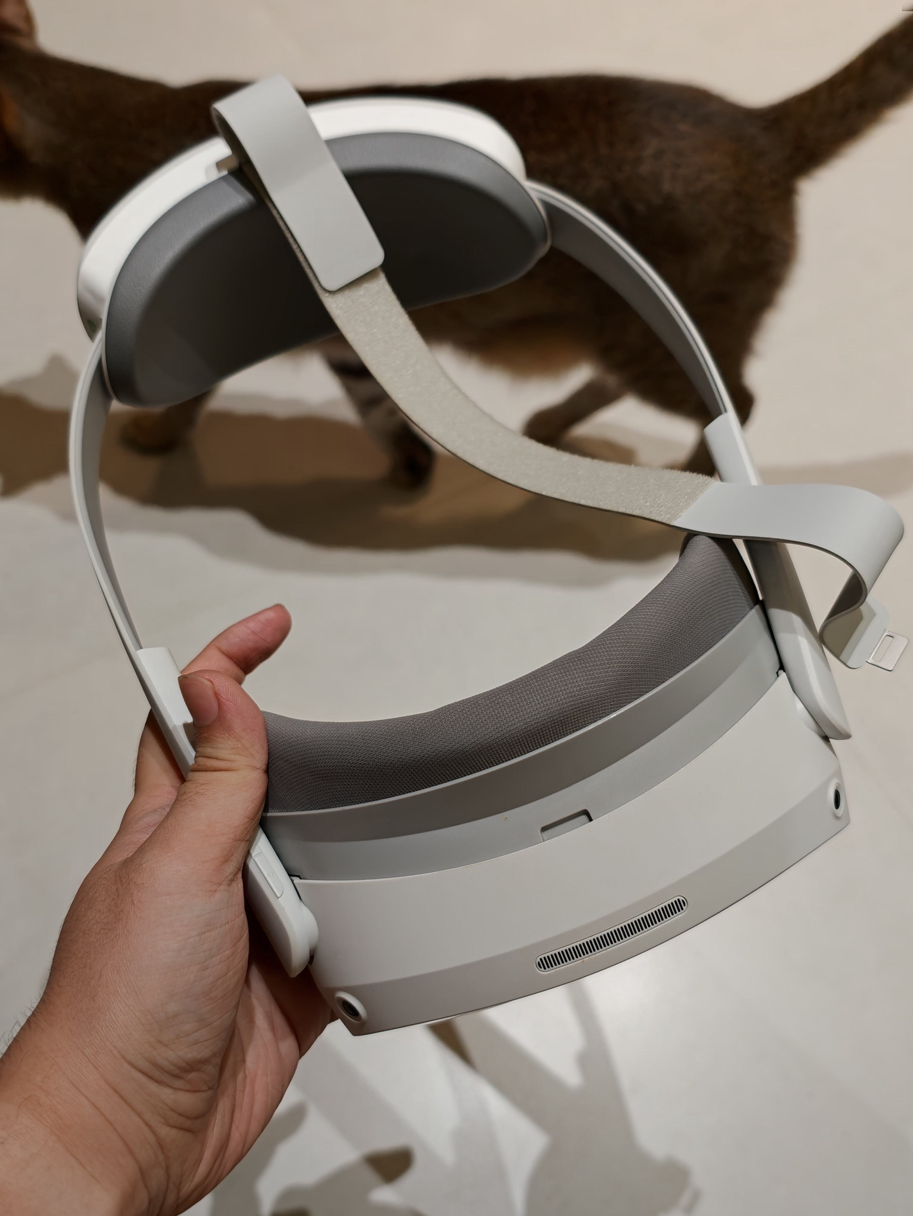 翻出来一台Pico 4 Pro VR，我觉得这类VR的需求还是一直在，但是各大厂