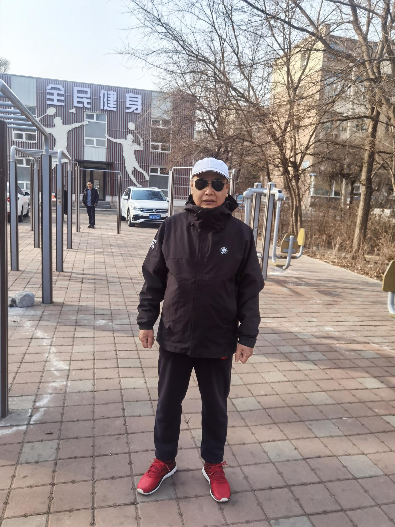 贾浅浅如镜子般照出一些人的低智
为贾浅浅不当的剽窃、沽名钓誉的钻营行径，及其真实