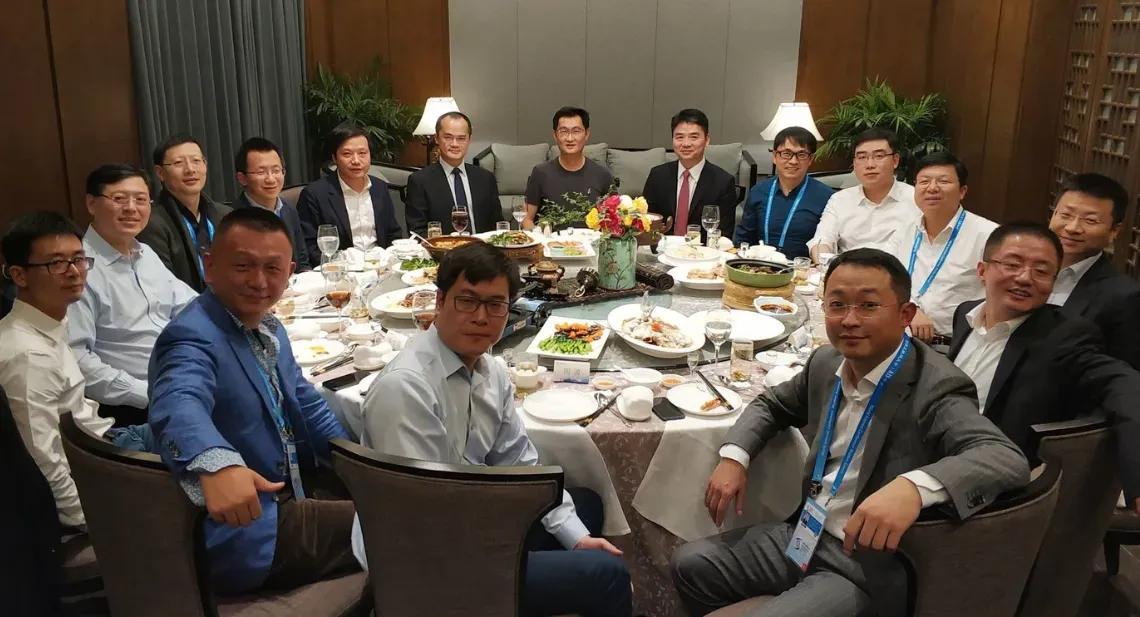 我们参加饭局的时候，表面上看，不过是朋友相聚，美食相伴，其乐融融。

但讲真的，