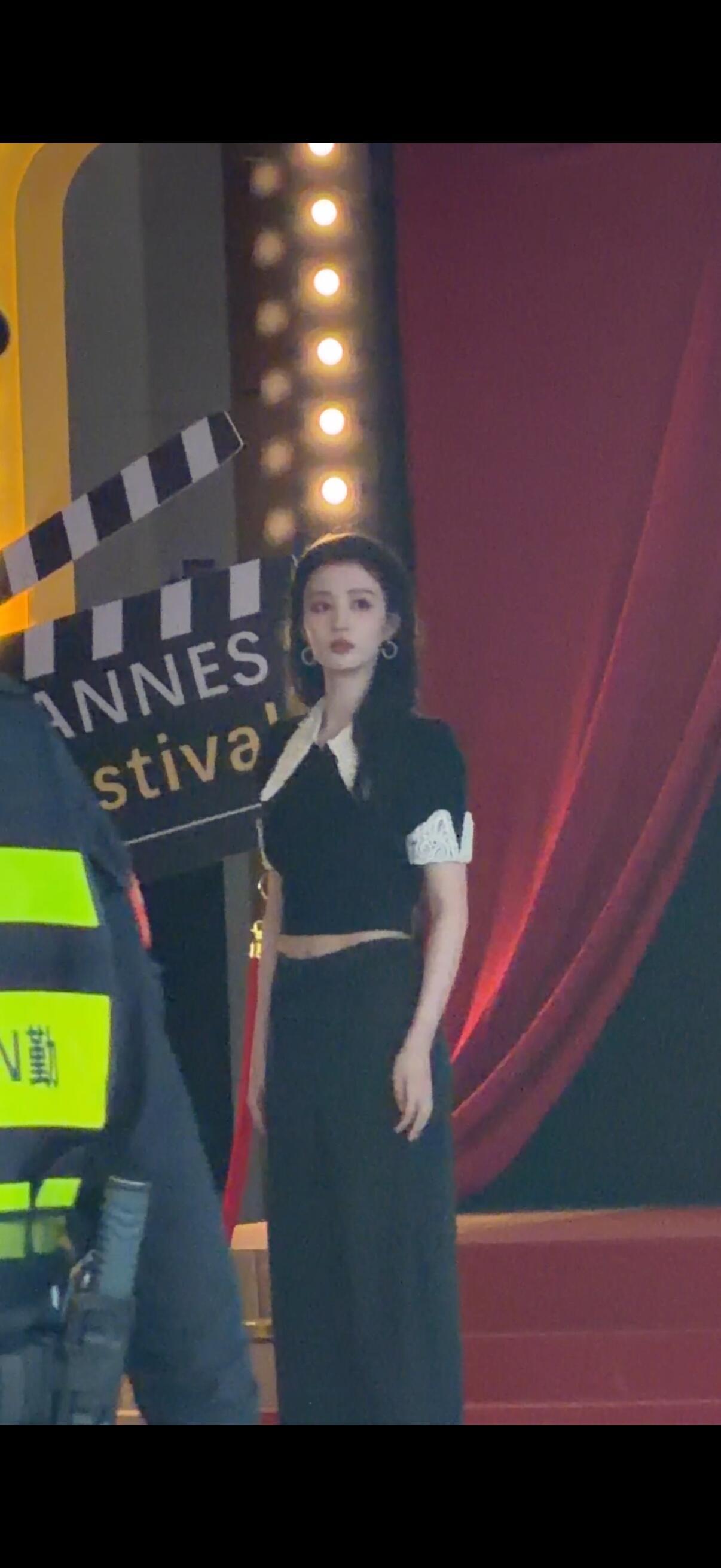 3253【同感】看到姐姐的腹肌了