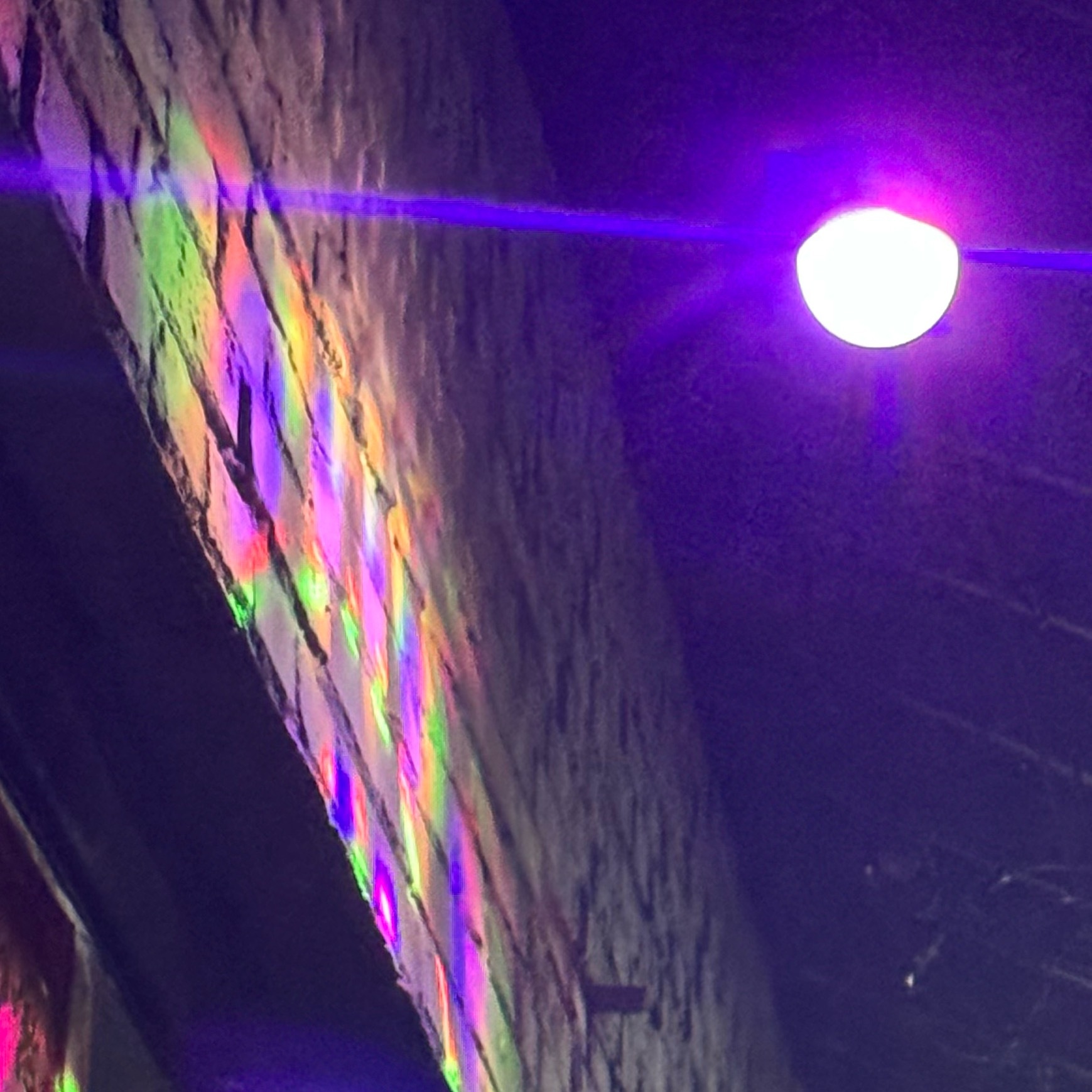 俺不中了，俺爷自己买的院灯，现在整个院里像蹦迪现场 