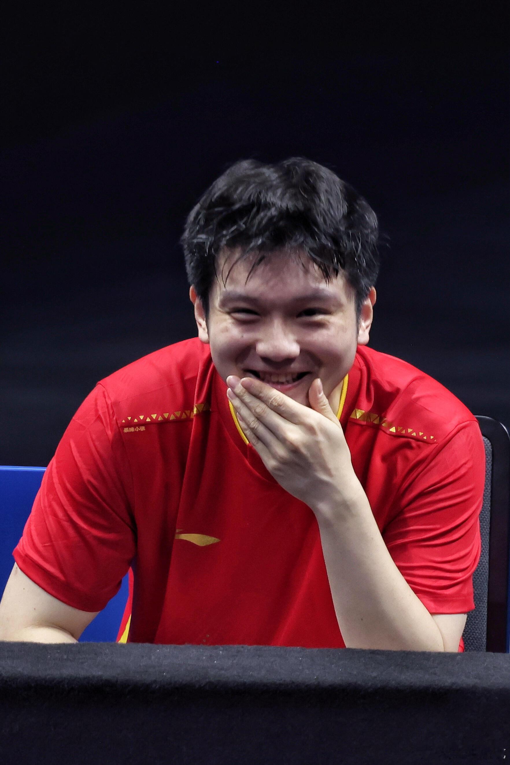 笑成小核桃了。白白胖胖，充满希望。好可爱的宝宝 