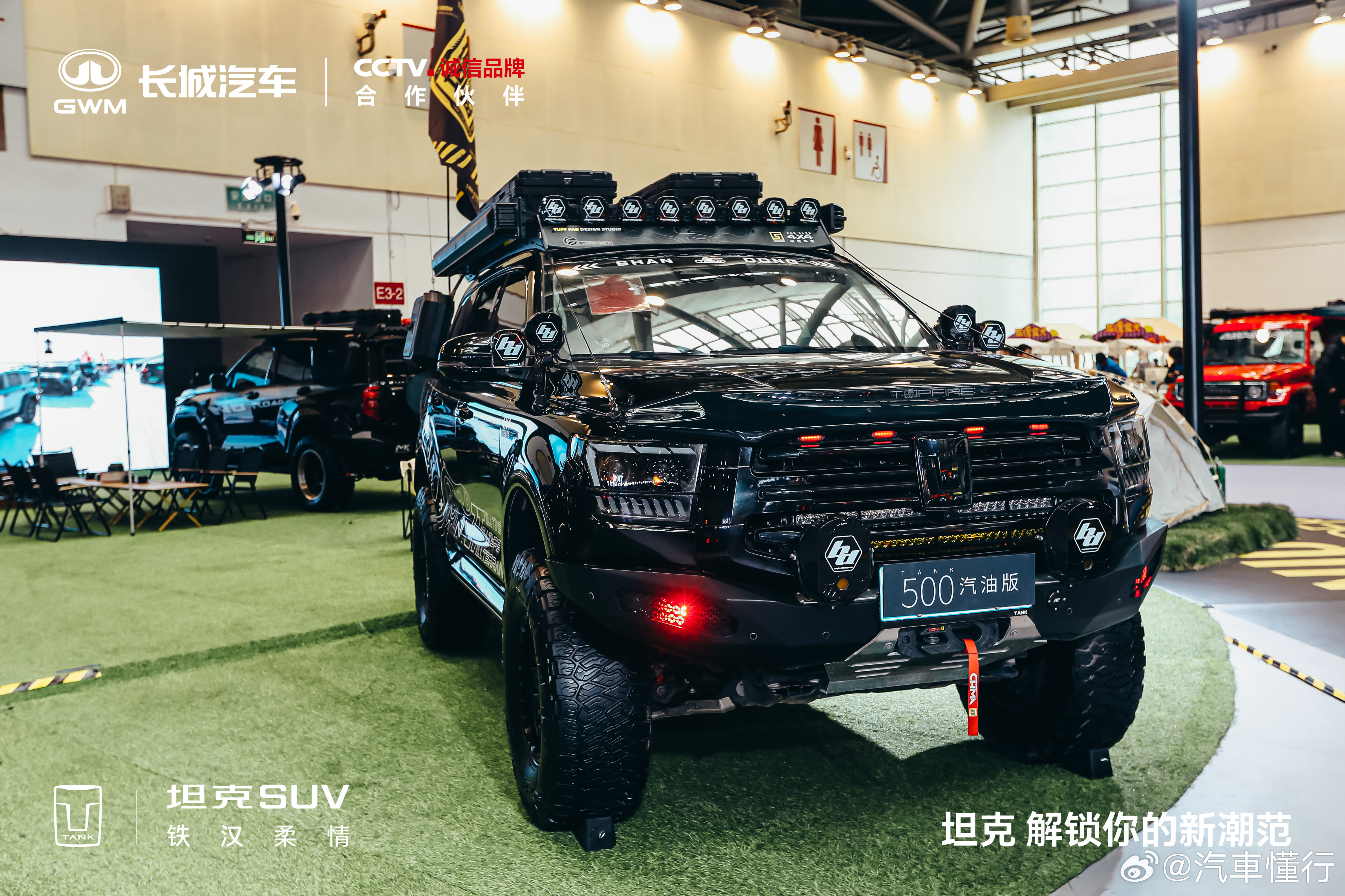 GT SHOW现场看到一台爆改坦克500黑武士，全车黑化，帅是真的帅。贴膜、轮毂