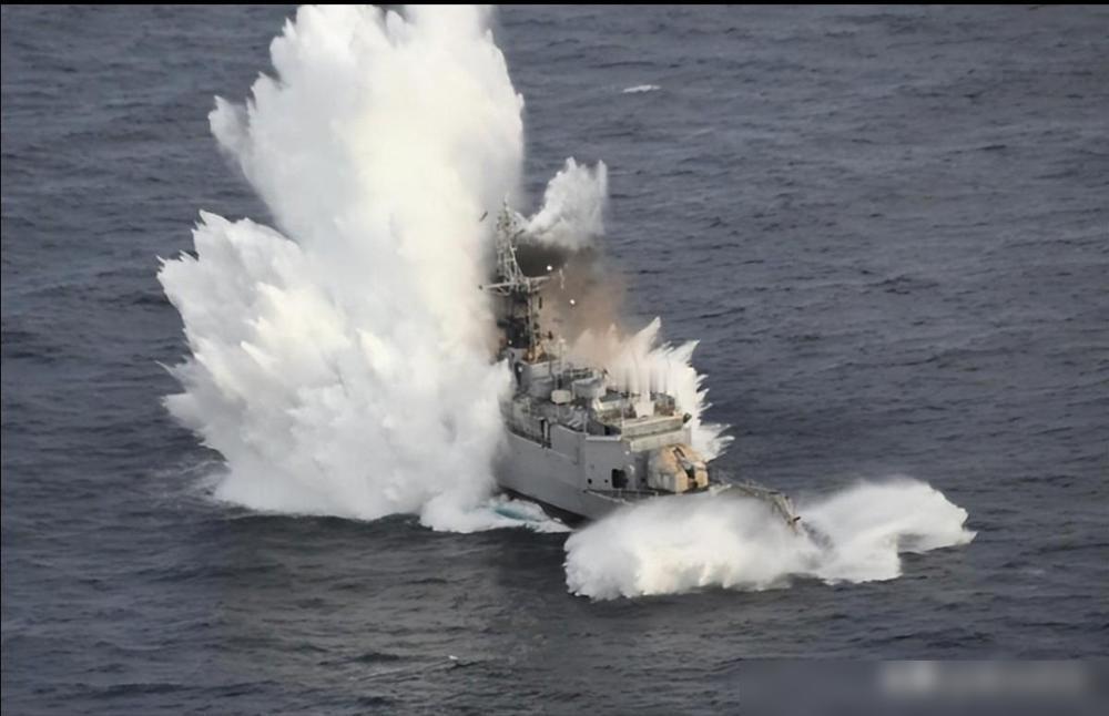 最新消息：来势汹汹，美军突然袭击“贩毒”船只。

这事听着就玄乎——12月30日