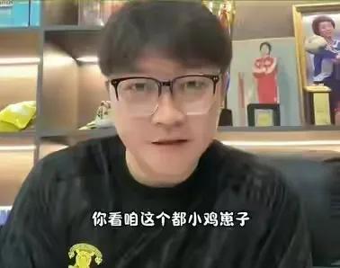 东亚杯惨败后
国足