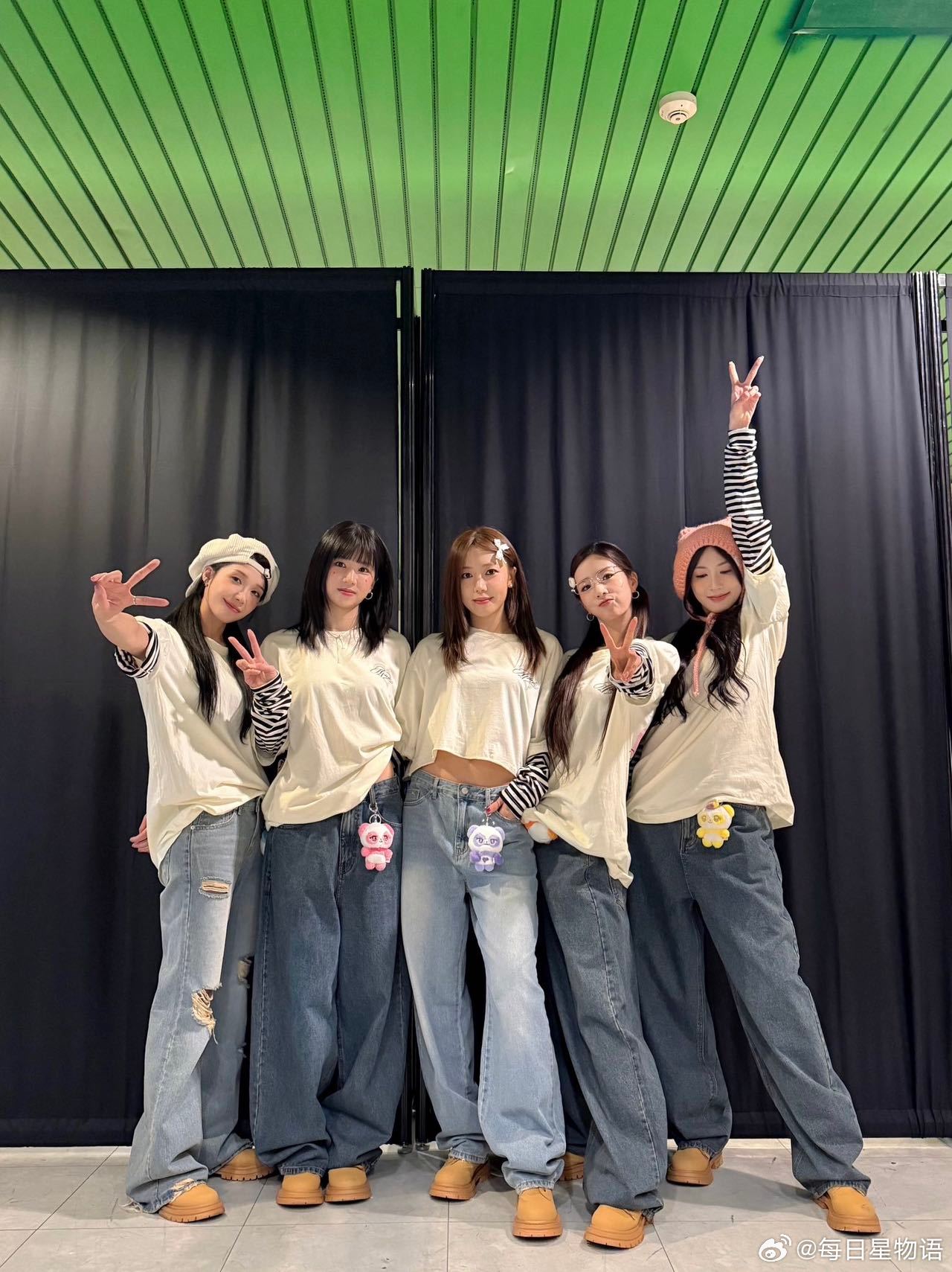 郑恩地吴夏荣演上小品了 今天的快乐是给的，期待值已经被她们拉满了，中国澳门现场见