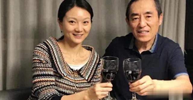 娱乐圈瞬息万变的格局不断让我们眩晕。著名导演张艺谋与妻子陈婷离婚的消息引发了网民