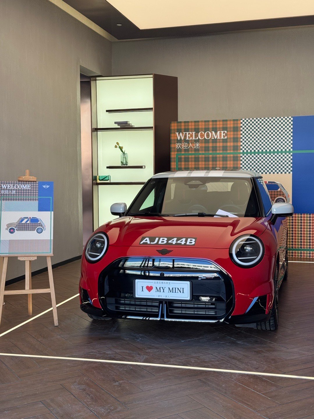 这是哪位朋友入迷啦！电动MINI JCW蒙特卡洛之夜60周年纪念版！很有品啊！李
