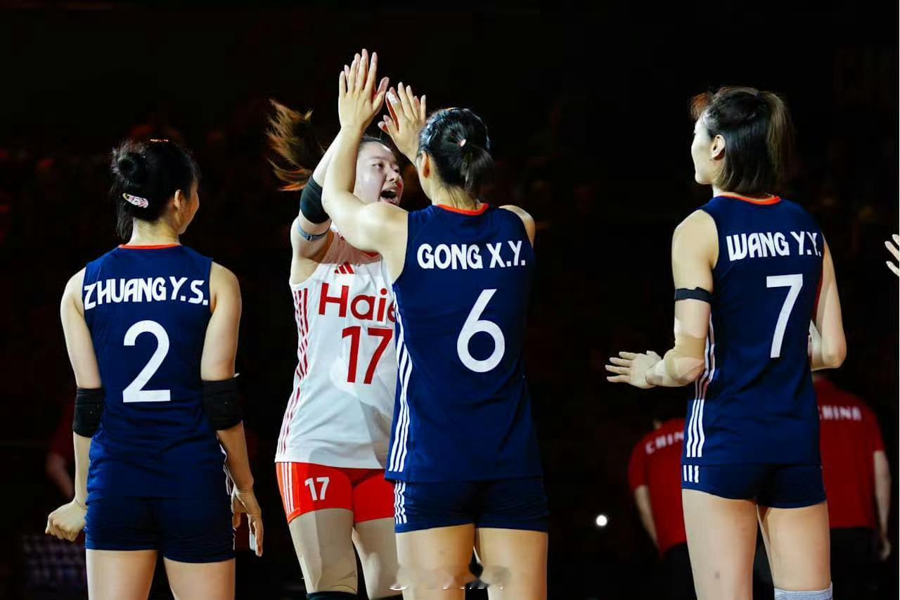 中国女排3比1力克哥伦比亚，收获世锦赛小组赛2连胜，提前晋级16强，她们下轮将与