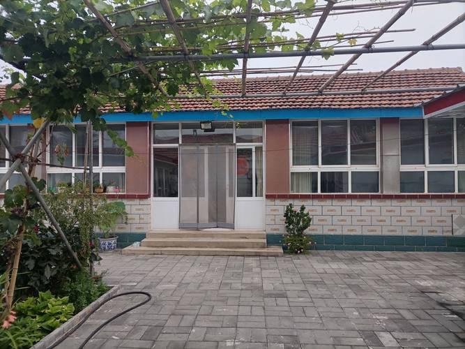 恕我直言，农村生活环境有些地方确实不错，但为城市生活的外延和补充无可厚非，即为一