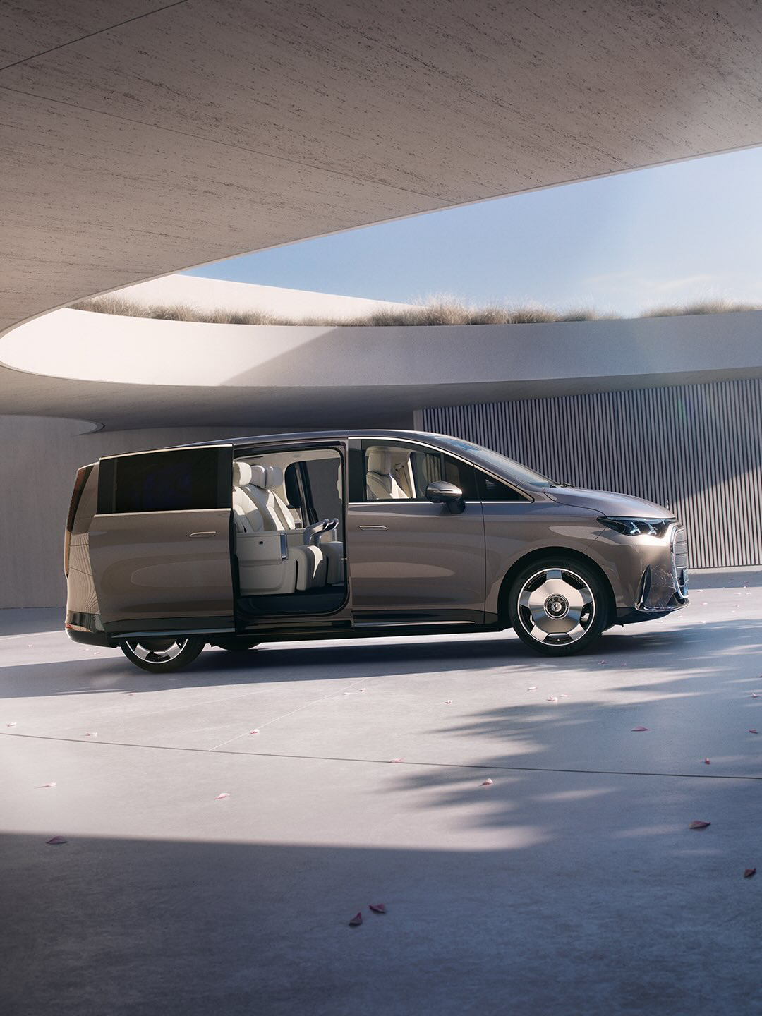 流线型设计+发光格栅+贯穿式尾灯，内饰超豪华，航空级舒适感满分 