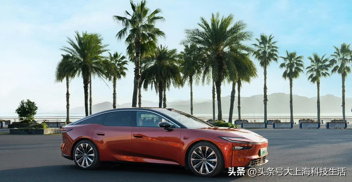 广汽丰田铂智7这波太狠了！17万级给双腔空悬，不仅开着舒服，还专能治愈家人的晕车