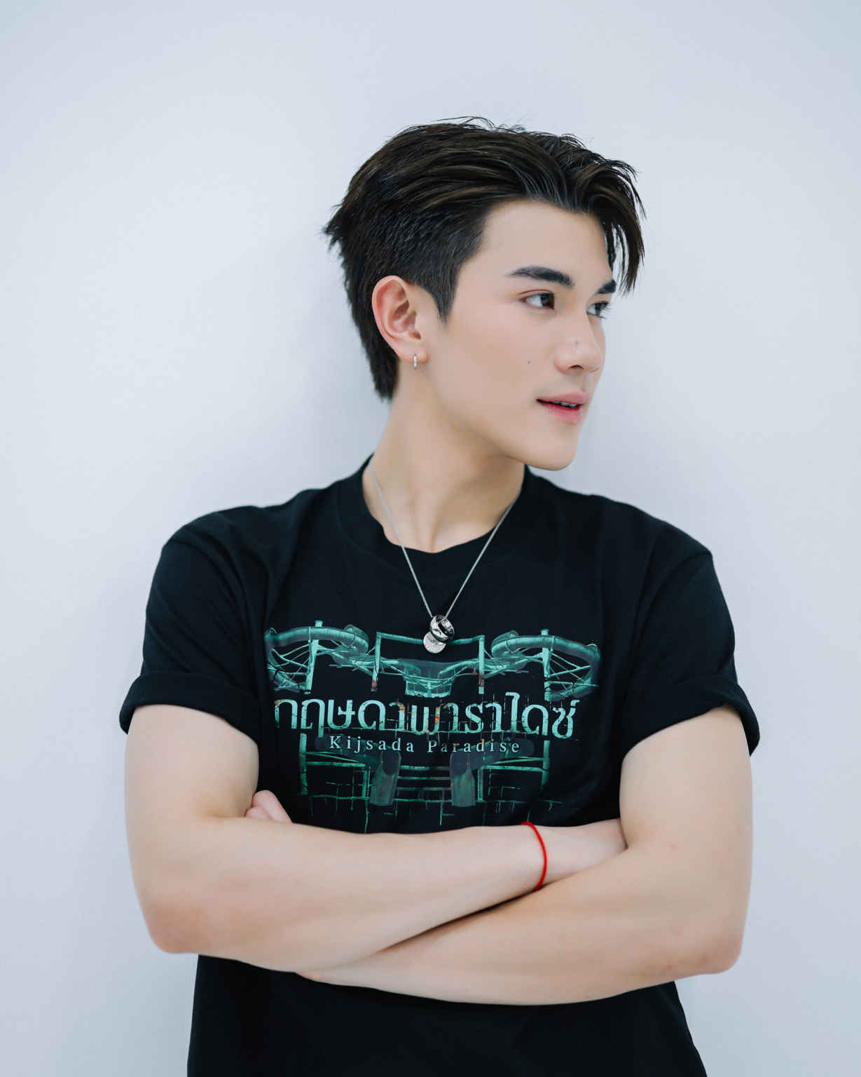 我们小狗聊到想出演的角色总会说到双胞胎，剧本能不能递上来🤲🏻划重点：- 我内