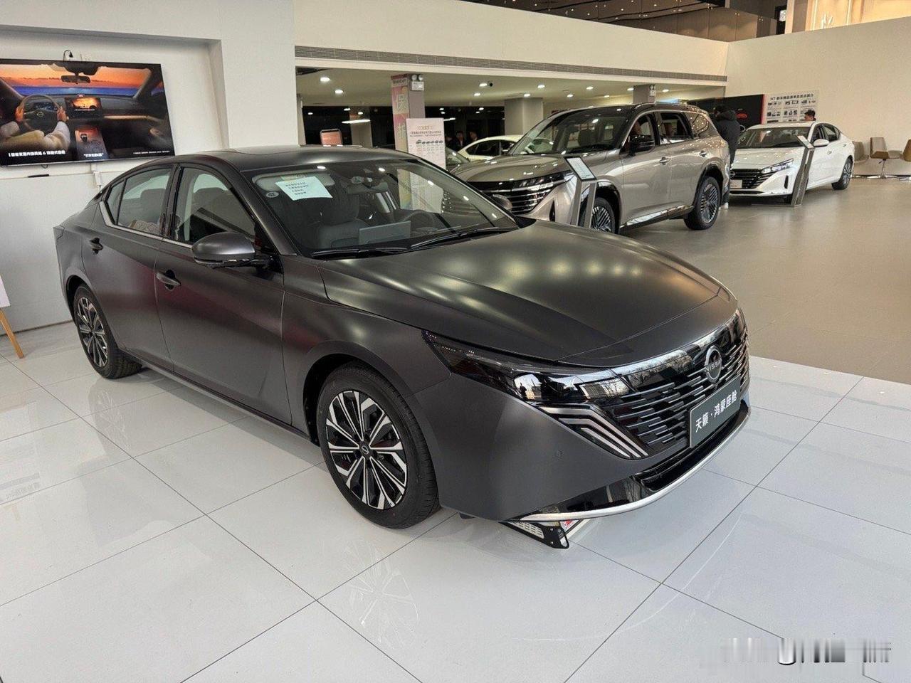 谁说燃油车没智能？新天籁鸿蒙座舱直接颠覆认知
 
还在吐槽燃油车机卡顿难用？搭载