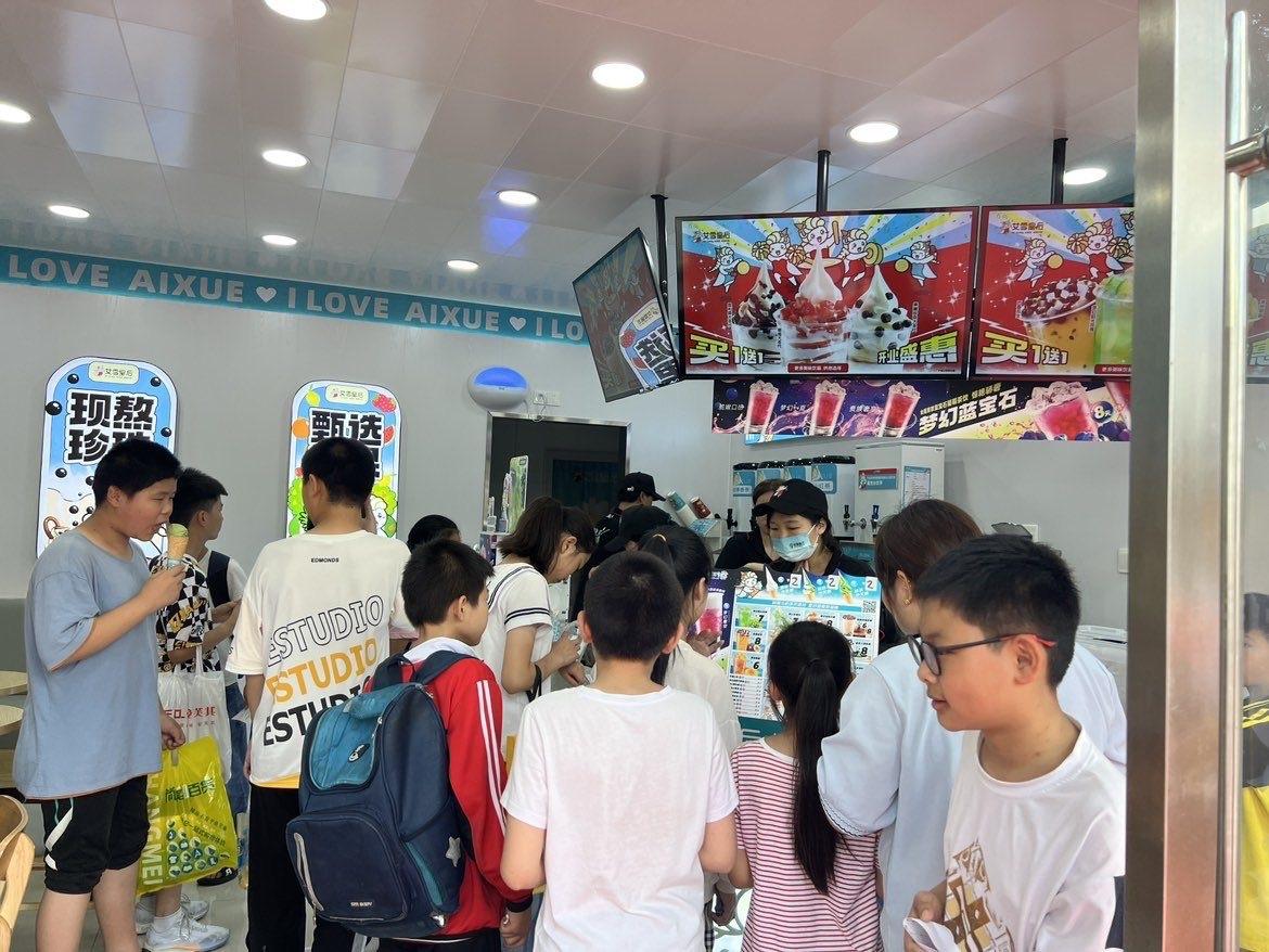 乡村消费市场潜力加速释放

以前说起农村消费，很多人第一反应可能是“赶大集”“小