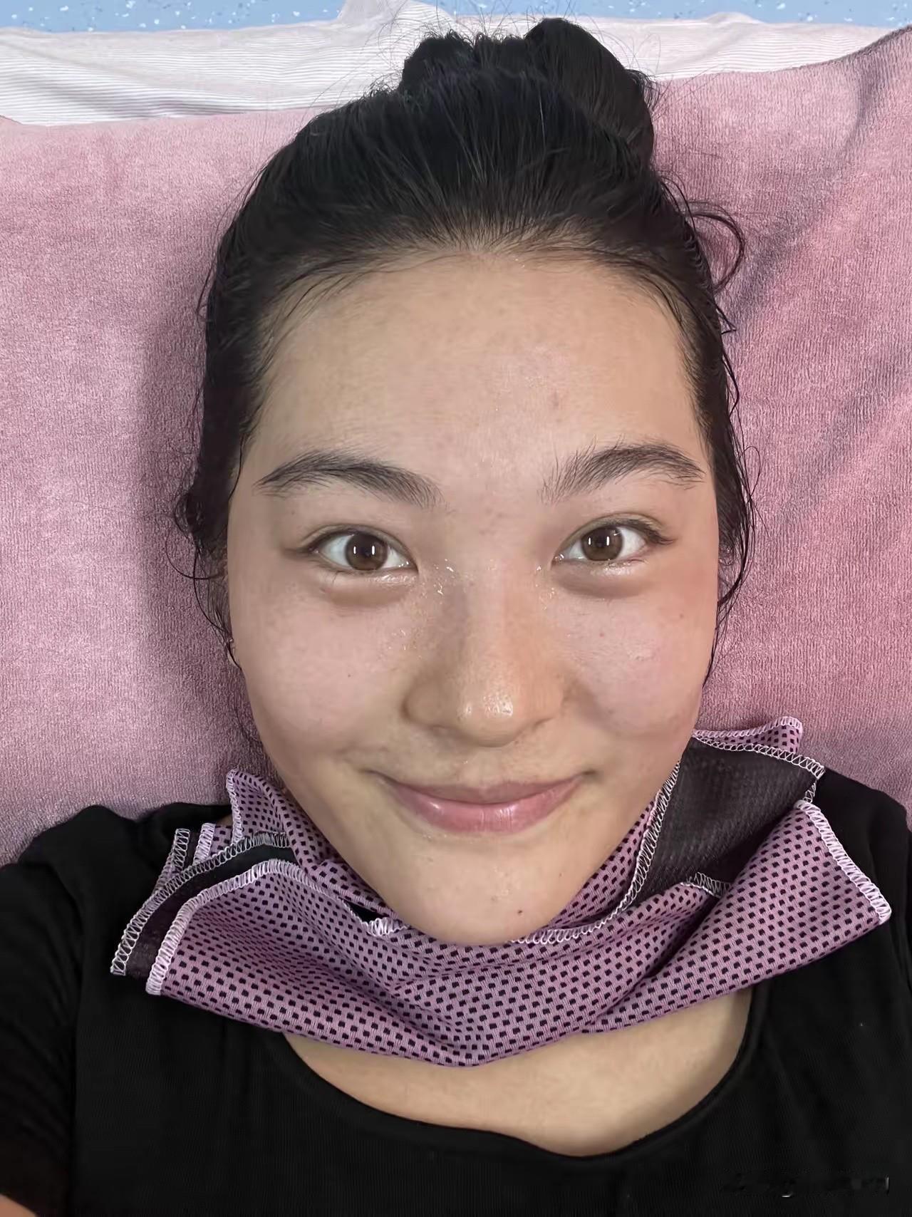 36岁怎么了！年龄从来不是自信的枷锁。瞧瞧我这皮肤，依旧水嫩得能掐出水来。

其