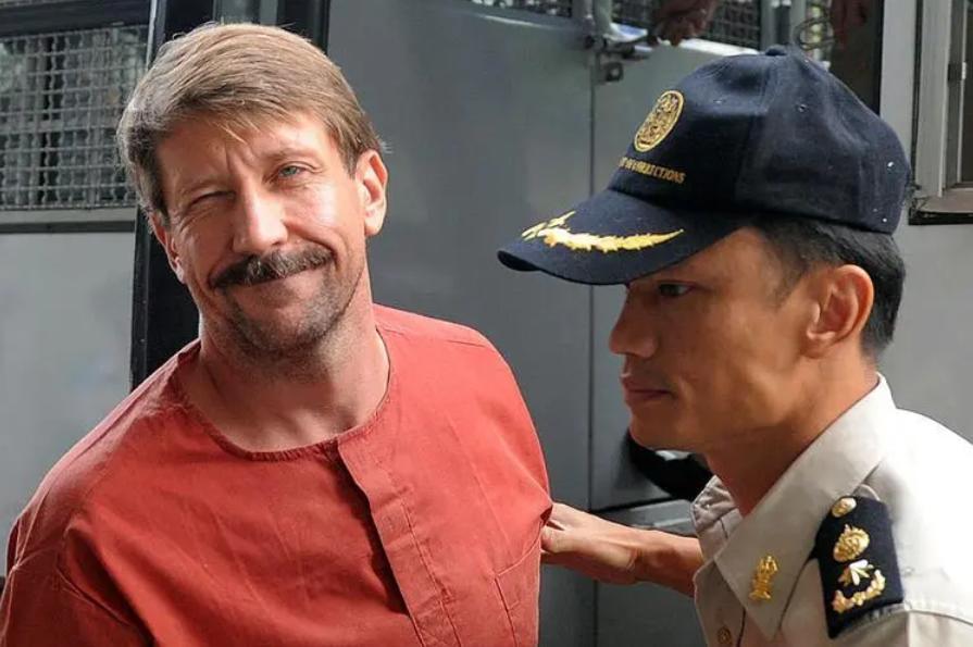 维克托・布特：现实版的“战争之王”，被称为“死亡商人”，600亿身家，尼古拉斯凯