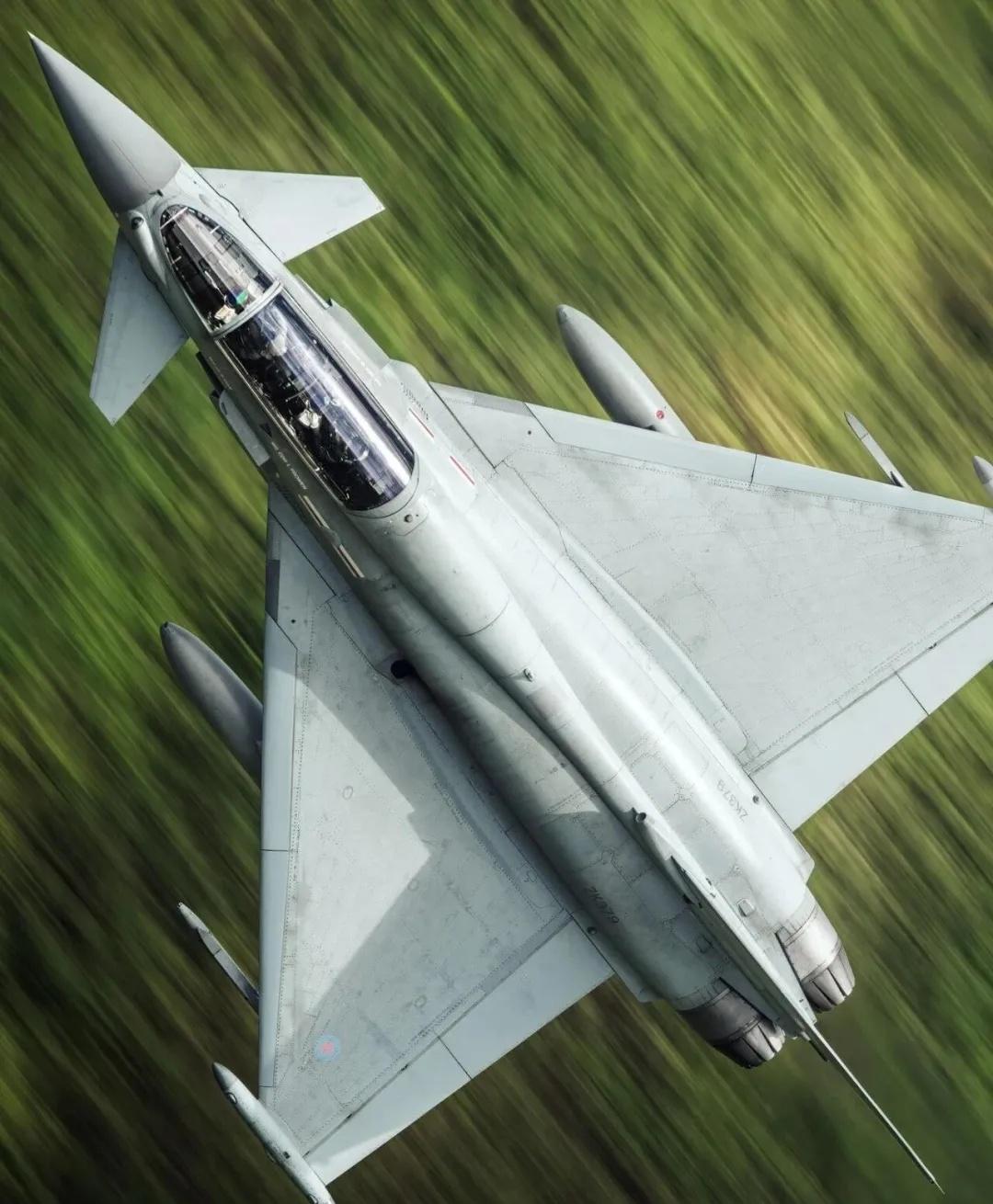 当钢铁巨兽翱翔于天空时
战斗机 视觉震撼 军事 航空航天 航展