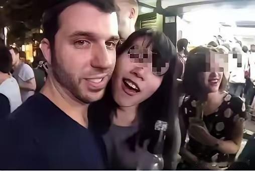 出国留学真的很辛苦！
会容易劳累，也容易肛裂！