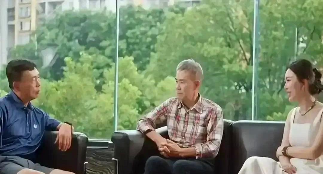 在最新一期《时间的朋友》录制现场,段永平话筒一抬就点了王石的名,一句“小霸王的人