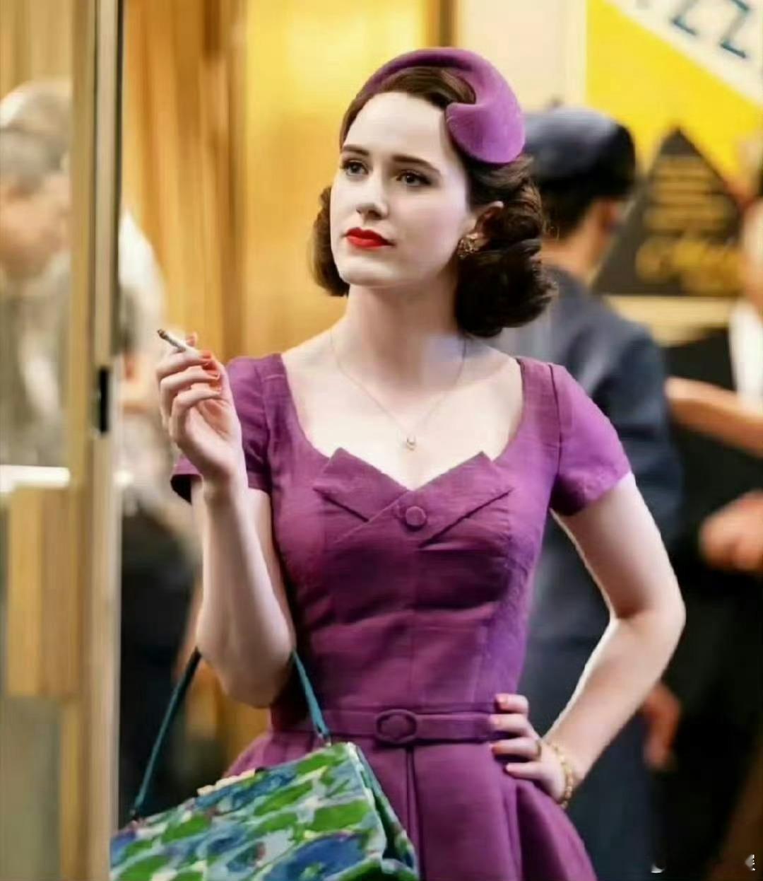 好莱坞女星被撞身亡 好莱坞60岁的资深演员温妮·奥尔顿·戴维斯在纽约街头被撞身亡