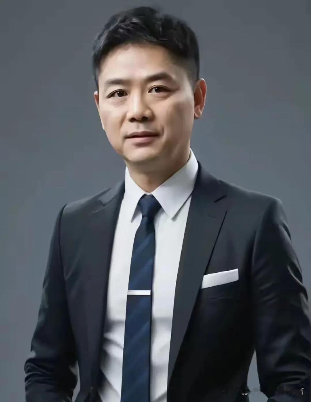 凌晨三点，北京亦庄的京东总部大楼依旧灯火通明。刘强东签下当天最后一份文件，财务系