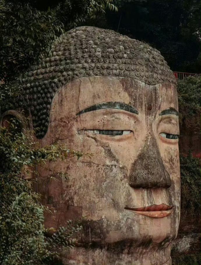 爷爷叮嘱，刷到乐山大佛千万别划走，许愿格外灵验。诚心接福，保佑全家平安健康，万事