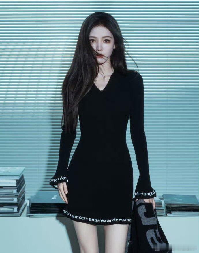 张予曦直播跳自编手势舞张予曦直播跳手势舞合伙人 张予曦直播跳自编手势舞，可爱到让