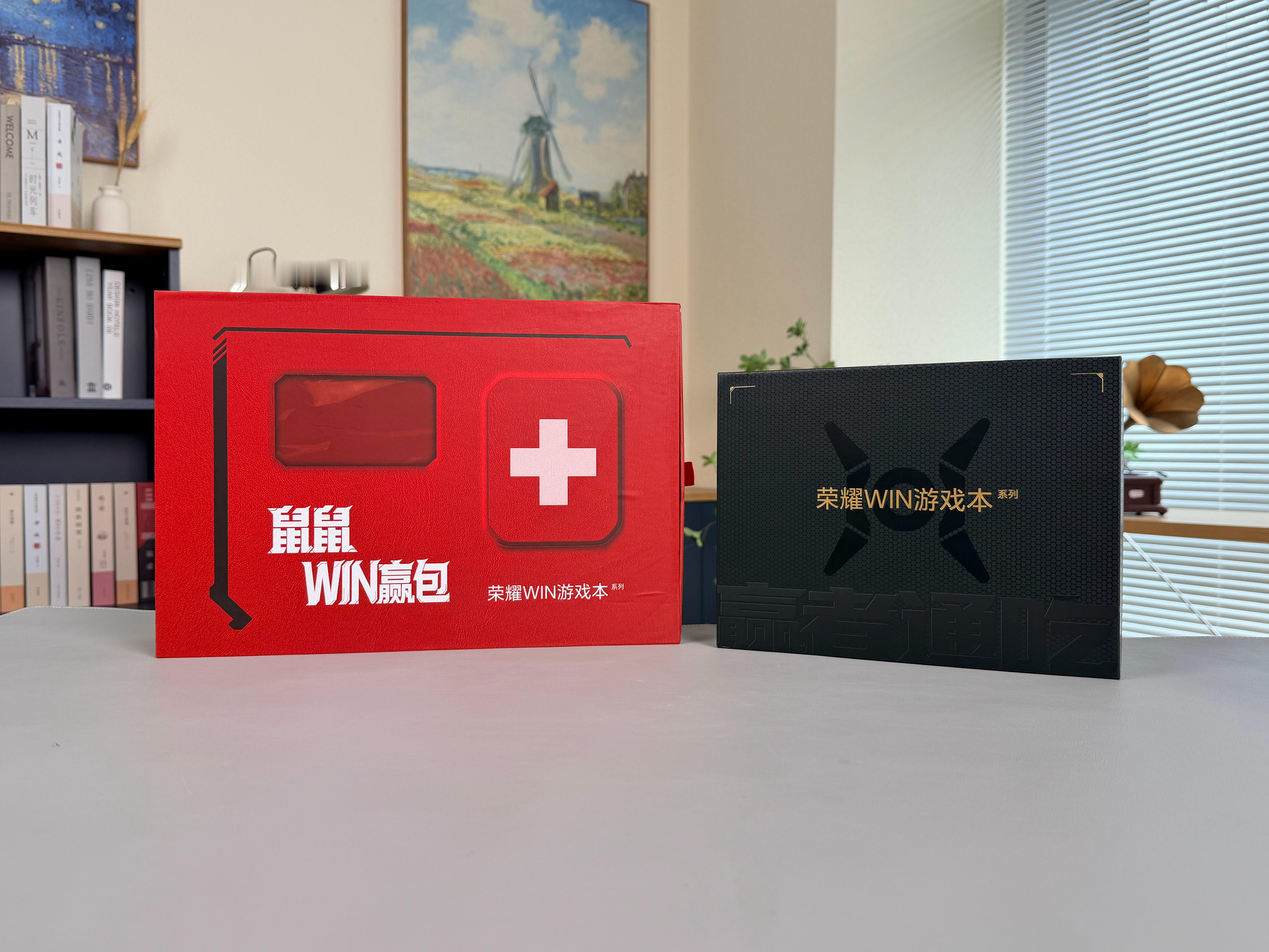 荣耀邀请函，把零食包做成安全感满满的急救包造型，精准戳中了打洲人的心，里面有三只