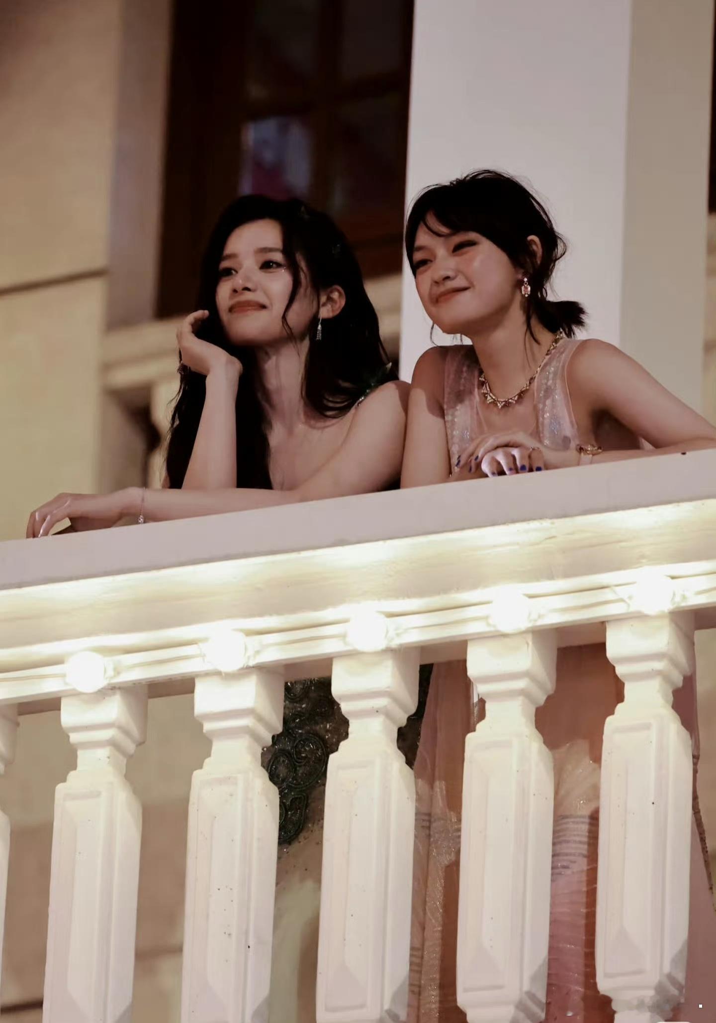张婧仪 文淇/抓她俩去演女同 