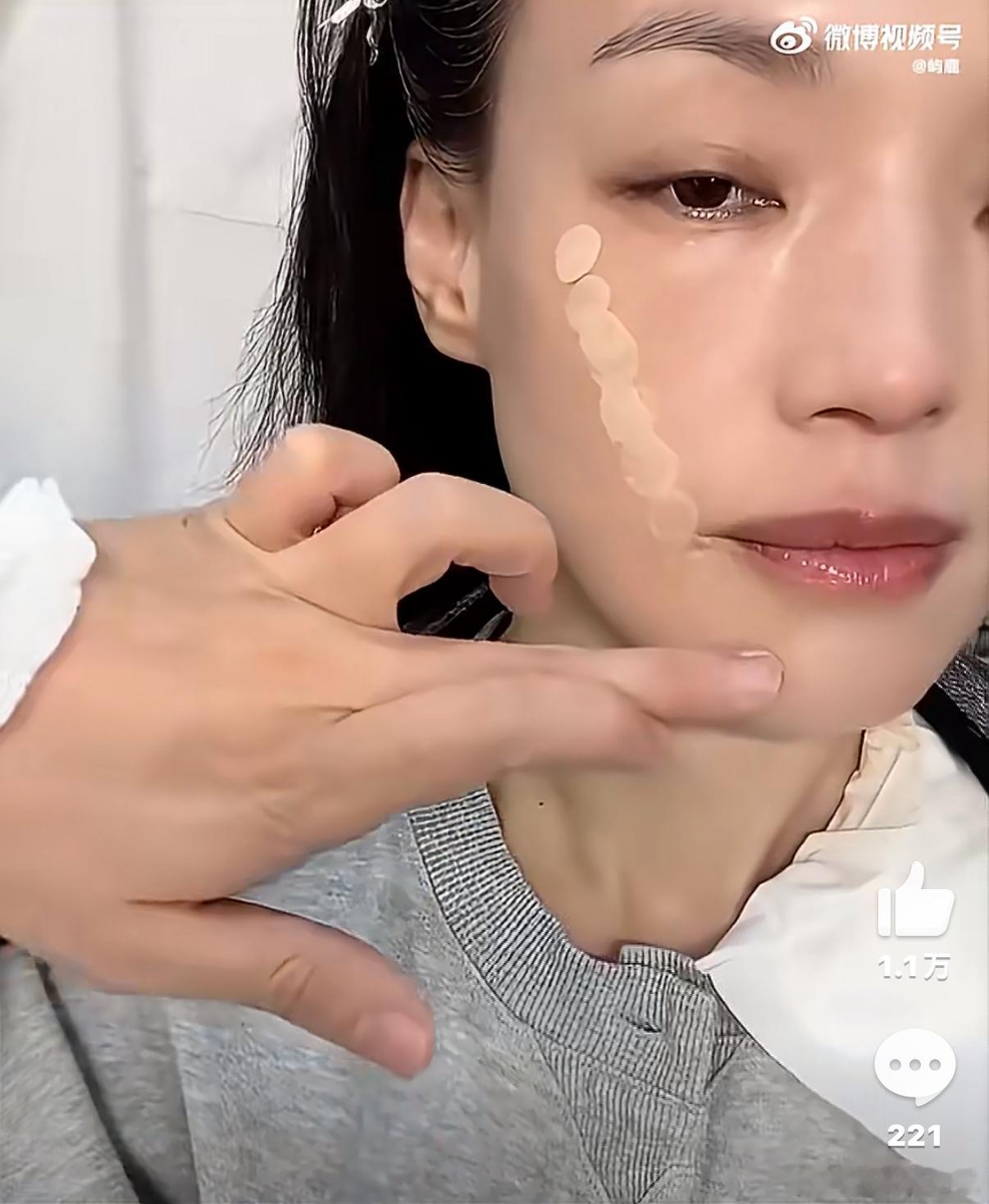 女明星上粉底是点点点的还是舒淇底子好 