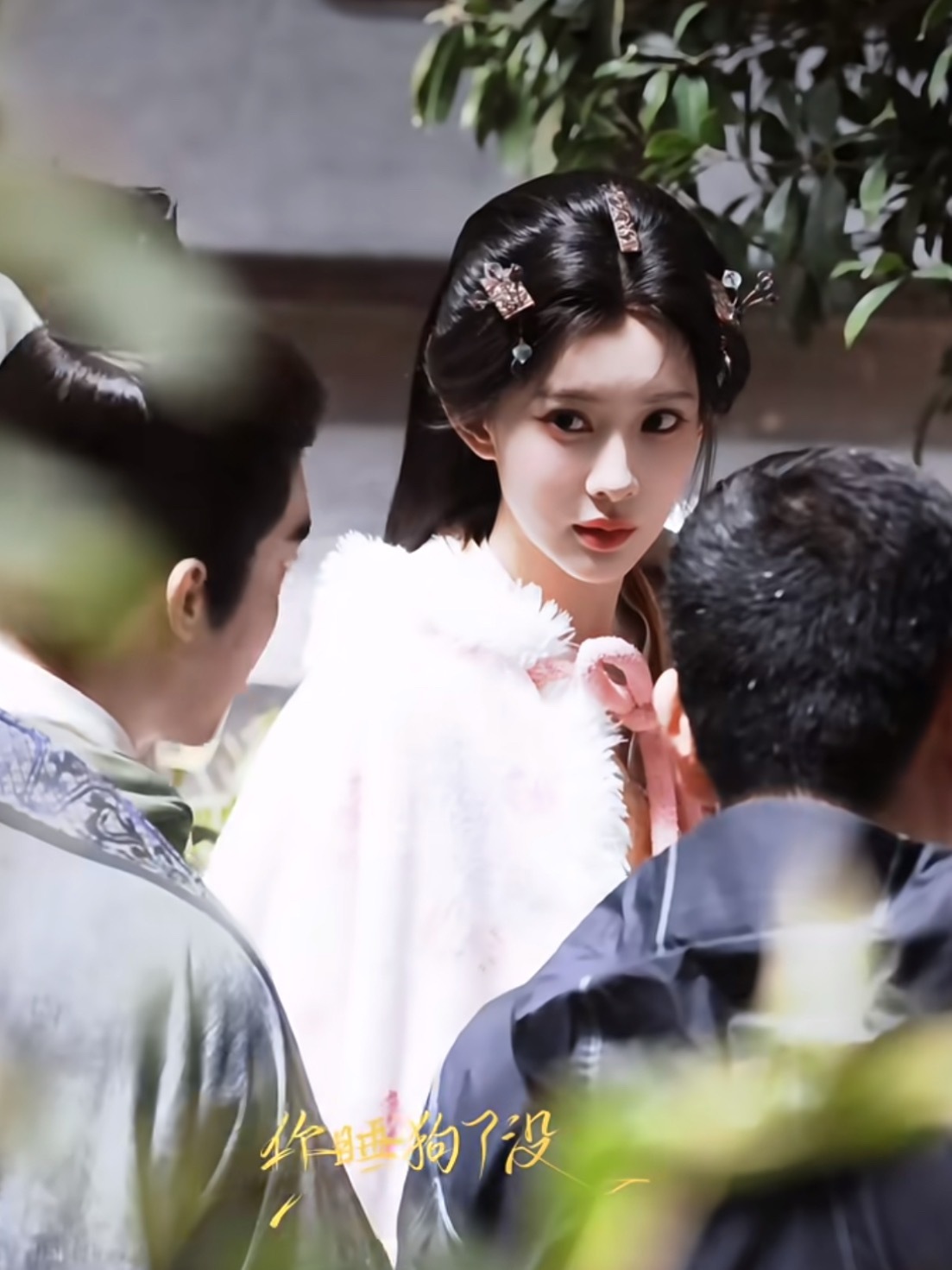 墨子以脸颊凹陷吻恣意 恣意报之以婴儿肥 墨子以大姨吻恣意 恣意报之以沉鱼落雁明眸