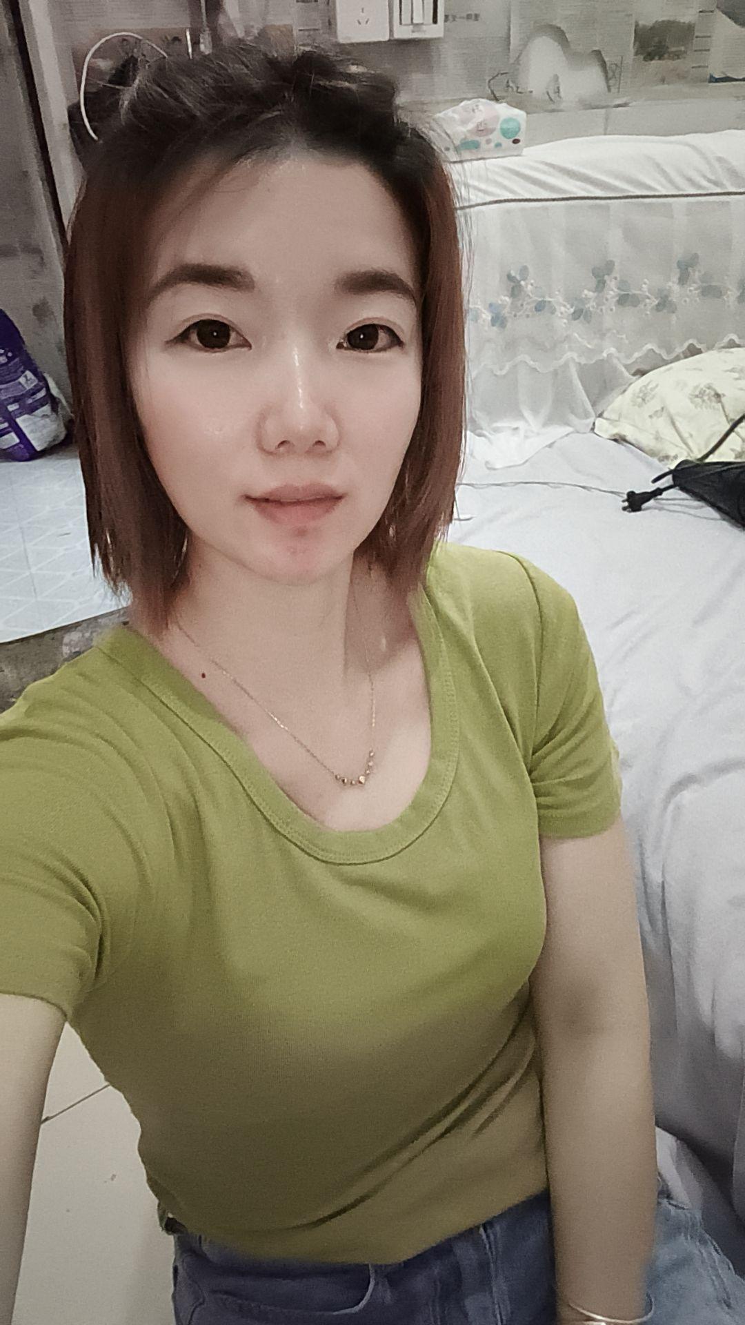 一百块钱听起来不多，可是有人要花七八个小时，腰酸背疼才能得到。一天一分...