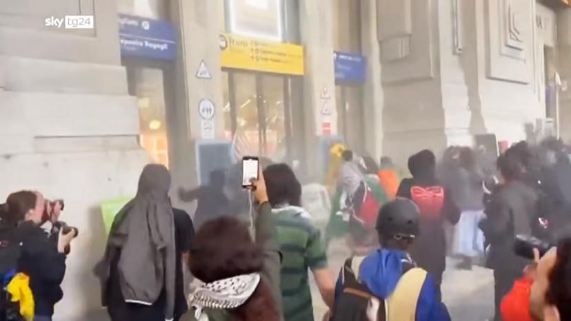 意大利拒绝承认巴勒斯坦国后遭到反噬，其国内爆发大规模支持巴勒斯坦国游行，抗议者冲