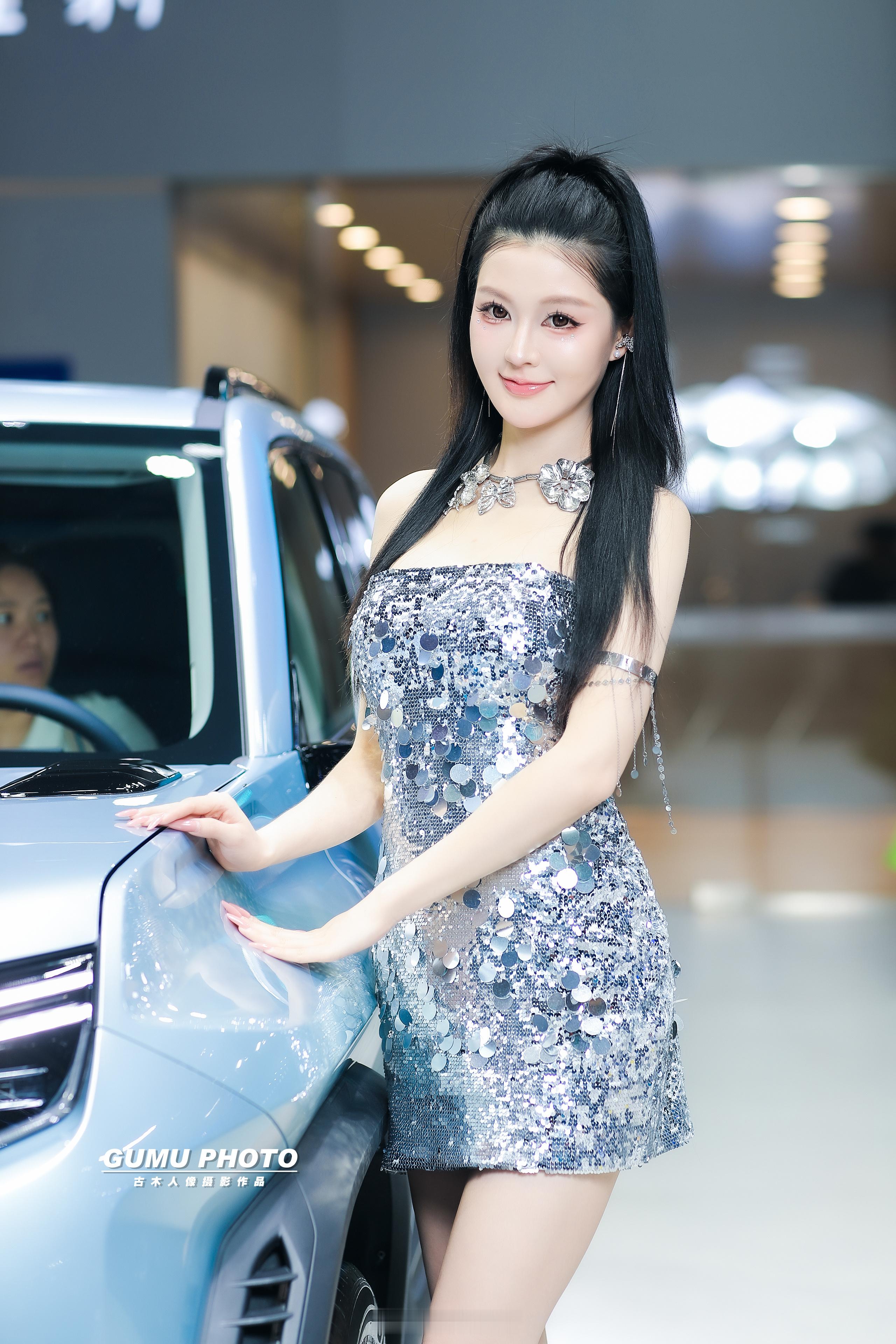 2026贵阳国际车展方程豹展台模特小姐2026贵阳国际车展 
