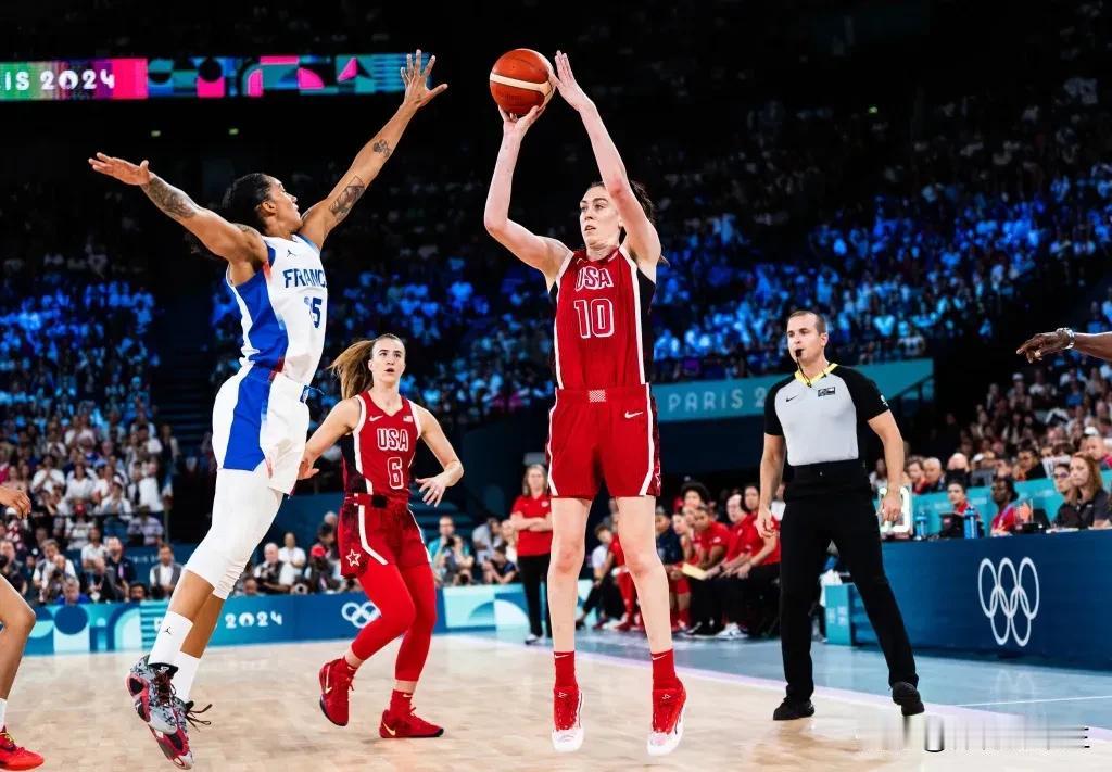 输了！法国女篮66-67不敌美国女篮！！
太可惜了，最后一球踩线了！！
法国女篮