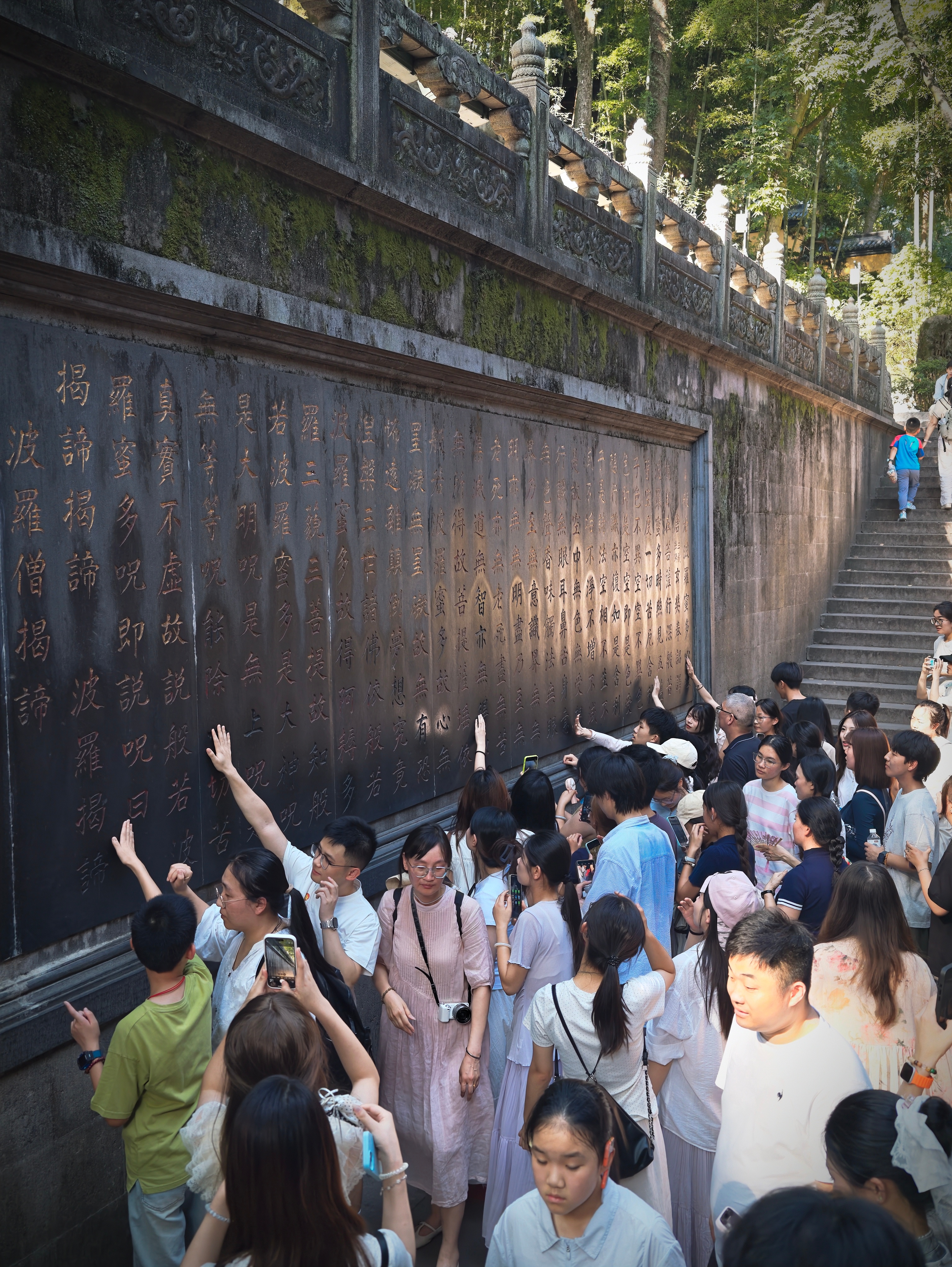 你来灵隐寺祈求下辈子不再做牛马，这一世先加个倍 杭州·灵隐寺