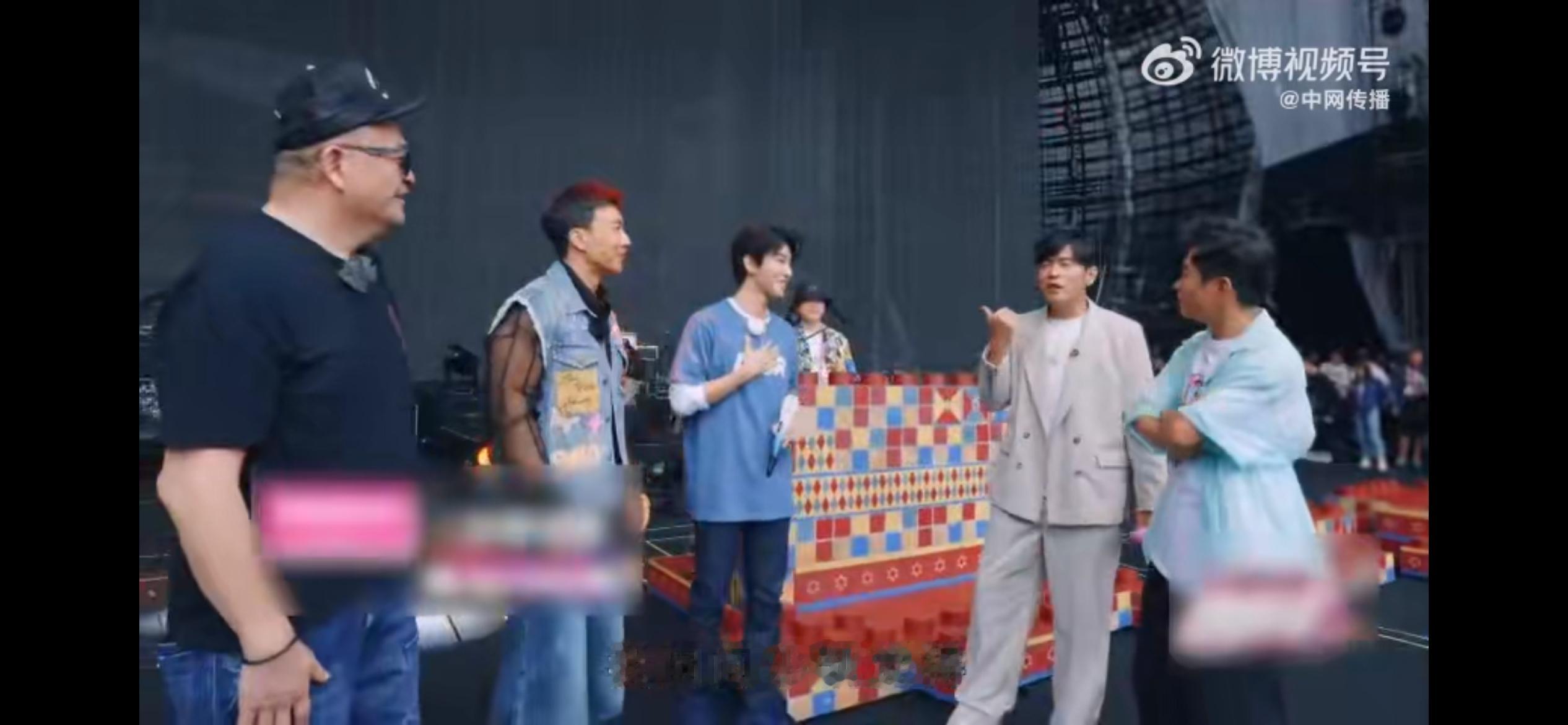 周杰伦给王俊凯设计特别登场周游记 长沙站，在本站还有特别嘉宾王俊凯的加入，而小凯