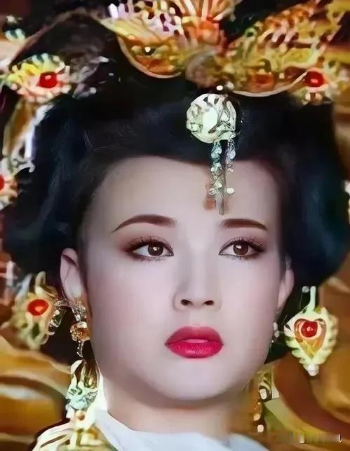 649年，李世民病危。太子李治一把搂住武则天道：“与其喊你为母，不如喊你为妻，”