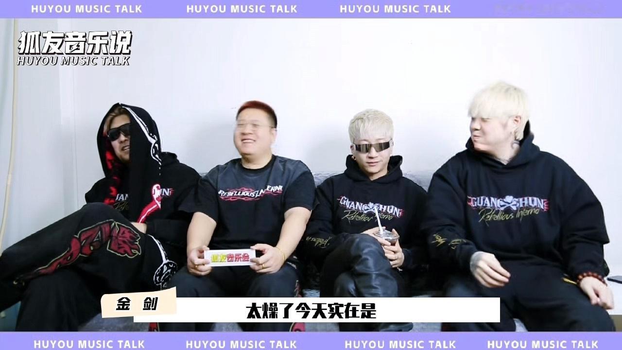 广顺社团来哈尔滨做公益演出了 广顺社团用一个燥字形容这次在哈尔滨的公益演出，天气