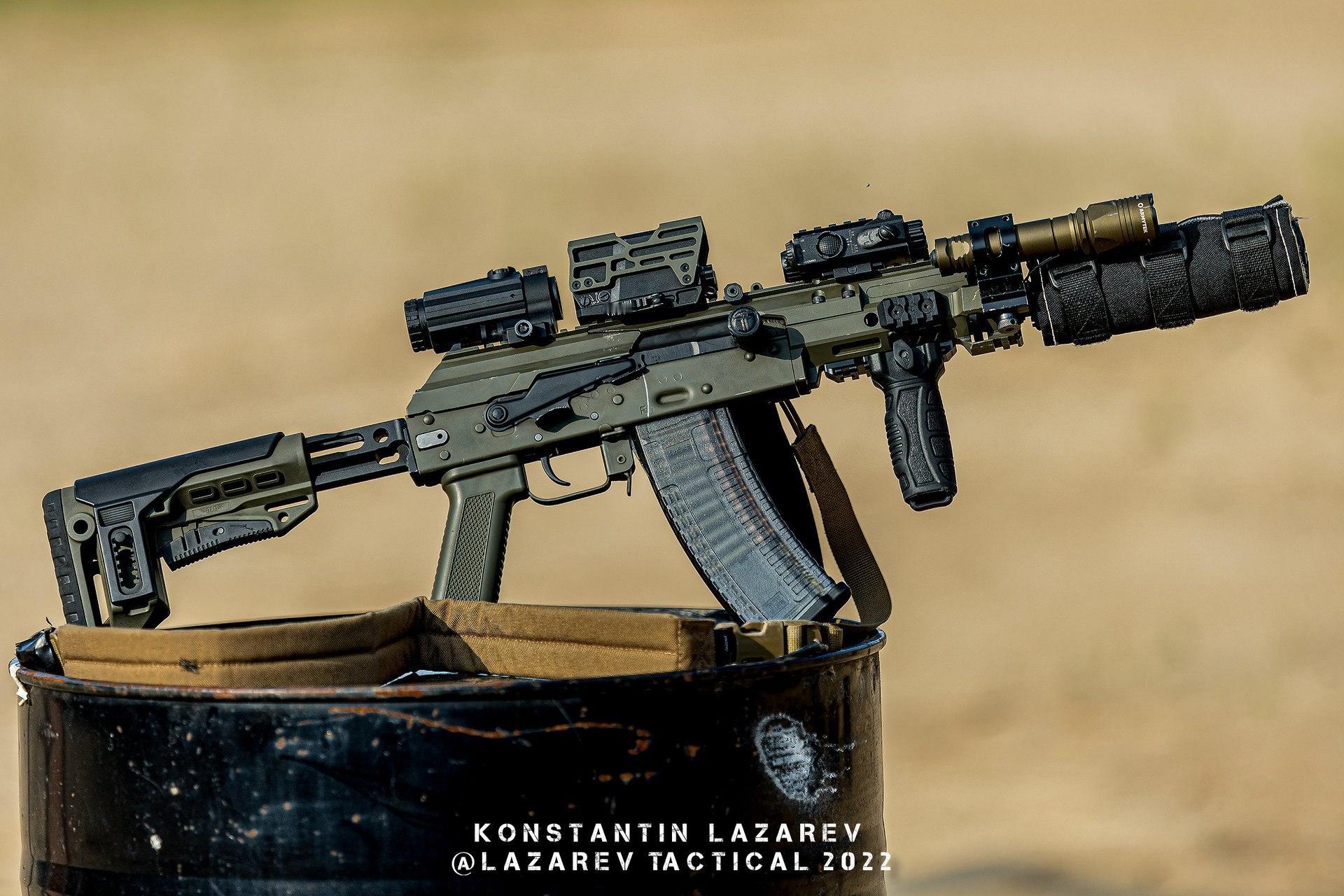 使用Saiga AKSU套件改装的AKS-74U烽火问鼎计划 ​​​