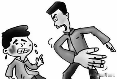 遇到这种家长班主任很无奈，但更多的是同情！
     今天下午快上课的时候，听到